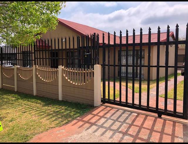 3 BEDROOM HOUSE FOR SALE IN KLOPPERPARK